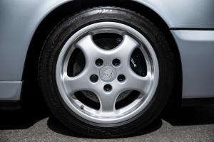 Porsche 911 Carrera RS 3.6 Touring 1992 года  (WW)